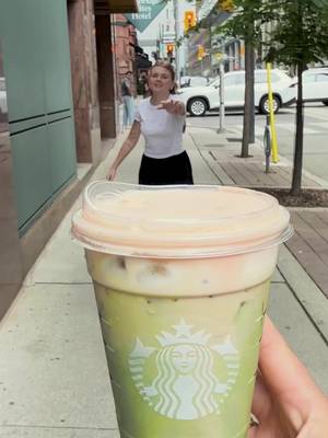 going the distance for our iced orange cream matcha -- on irait loin pour un matcha glacé avec crème à l’orange
