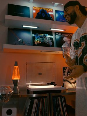 Update to the vinyl corner I did not know I needed 🎶😮‍💨 #apartmentaesthetic #midcenturymodern #homedecor #vinylcollection #homedecorideas