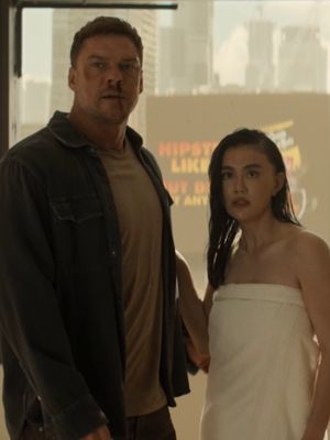 Reacher tau harus ngapain di situasi ini. REACHER Season 4 menampilkan Alan Ritchson, Agnez Mo, dan Anggun, UDAH TAYANG DI PRIME VIDEO SEKARAAAANG! 💥
