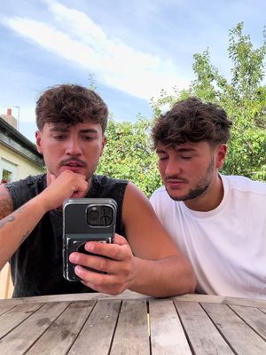 Same dream destination, same brain apparently 😂🌴#dola #uk #AD 