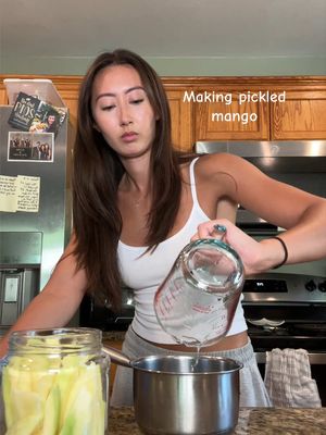 PICKLED MANGO!!!! Come back for the taste test. I CANT WAIT 🥭🥭🥭 #pickledmango #pickledfruit #picklingfood #greenmango 