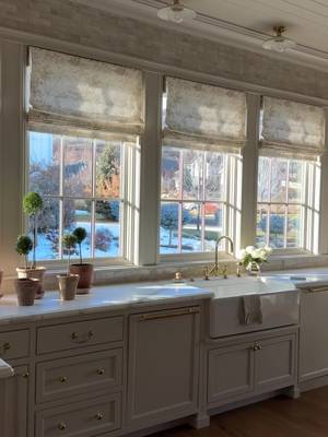 In Stoneford Cottage, the perfect light is just a click away with our remote-controlled roman shades from our collection with The Shade Store.