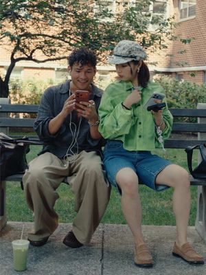 hot takes are out, Friend's Takes are in 🤭  @ethan and @valslooks uss @Hinge 🖤’s newest feature Friends Take, which lets your friends add some sprinkle to your profile, with or without one of their own. #hingepartner  