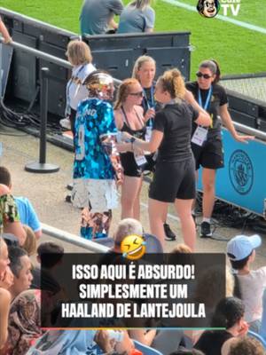ISSO AQUI NÃO EXISTE! 😂 Se liga nessa figuraça que o nosso @fredcaldeira encontrou no treino do Manchester City! Se a gente achava que o brilho do Haaland era só em campo... #Original #ElencoCazeTV #PremierLeaguenaCazeTV #cztv43 #Haaland