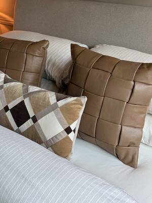 How to make your bed look like a luxury hotel ✨ All products are linked! 🔗 This time we’re doing the full hotel-style bed setup: fitted sheet, flat sheet, hospital corners, an oversized duvet and layered cushions to make the bed look fuller, softer and more expensive. One of the easiest ways to get that luxe hotel bed look at home is to size up your duvet — double bed → king duvet, king → super king, super king → emperor. And yes, I finally added the flat sheet 😂 Save this for your next bedding refresh 🫶🏾 #homedecor #interiordesign #luxurybedding 