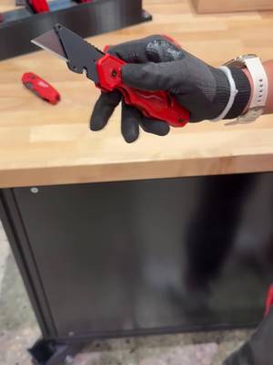 🚨JUST ANNOUNCED🚨 PRESS AND FLIP™. FASTBACK™ 6IN1 Folding Utility Knife #MilwaukeePIPELINE #MilwaukeeTool #NothingButHeavyDuty Link In Bio.