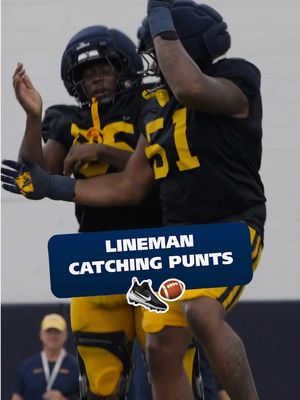 Big fellas fielding punts 👐