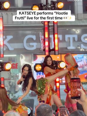 “Hey, cutie, cutie, I see ya lookin’” 👀✨ KATSEYE performed “Hootie Frutti” live for the very first time at the TODAY Plaza as part of the Citi Concert Series. @KATSEYE  #katseye #hootiefrutti #newmusic