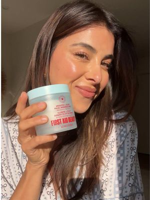 A little skin prep before a very exciting Hollywood Arts press day 🤭 A makeup artist introduced me to @First Aid Beauty Facial Radiance Pads, and now I use them daily, especially before glam, to gently exfoliate and help my skin look smoother, brighter, and ready for makeup✨ #FirstAidBeautyPartner