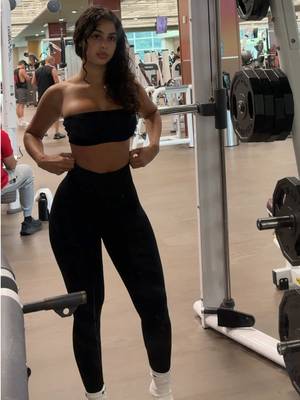 put all my chips in strength ♠️ get trained by me for free, link in bio 