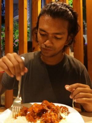 $4 Chili Chicken Rice in local restaurant - Maldives 🇲🇻  #maldives #hulhumale #male #travelmaldives #bangladesh #tiktokvlog
