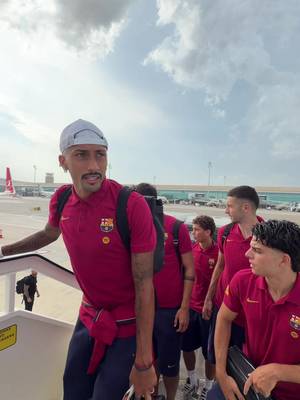 Rapha’s hat had other plans 😂🧢 #fcbarcelona #barçaontiktok @Raphinha 