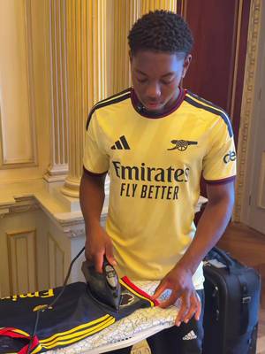 Nothing get’s past Gabriel! 👀 Can’t beat that Arsenal Away Shirt with the gold PL Winners patch… 😍 #footballshirt #arsenal #gabriel #champions #soccerjersey 