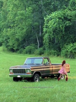 The pasture’s green, the horses are happy and the vintage Ford Truck? Looking snappy. 🎥 @All the feral fawns 