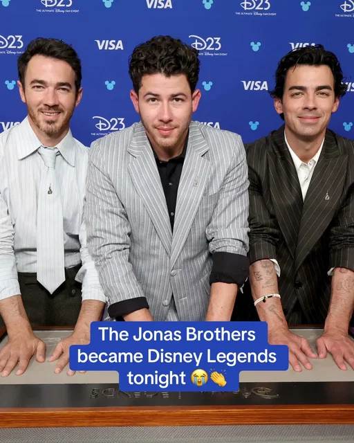 The Jonas Brothers became Disney Legends tonight 😭👏
