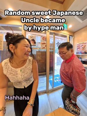 He gathered everyone to come see😭🤍 he’s so cute he reminds me of my dad  📍Uogashi Nihon- ichi standing sushi bar - shinjuku, Tokyo  #japan #tokyo #sushi #foodillustration #livepainting 