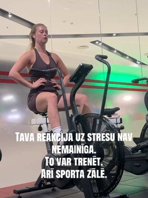 Ja Tu mani satiktu pirms pāris gadiem, Tu redzētu, ka es stresoju PAR VISU. To mainīja spēka treniņi un sprinta intervāli.  Tev varētu likties, ka Tu vienkārši “tāda esi”, bet arī Tava stresa noturība ir trenējama īpašība. Katru reizi, kad Tu ieliec sevi “drošā stresā”, piemēram, spēka treniņā - Tavs ķermenis reāli trenē spēju izturēt stresu, ko rada treniņš. Tagad lielāko daļu no “ikdienas stresiem” es pat nepamanu, jo mans ķermenis spēj ar to tik galā.  Tas nav tikai par fizisko formu. Tas ir par spēju adekvātāk reaģēt uz bērnu histērijām, mazāk stresot par lietām, kuras Tu patiesībā nevari ietekmēt, būt noturīgākam brīžos, kad ir neziņa un Tu gaidi atbildes.🙏🏼
