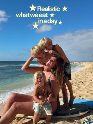 Realistic look at what our family of 5 eats in a day! With recipes!!! It’s starting to feel like a full time job to keep us all fed but @Chomps makes it so much easier. It keeps us fueled as we get back into our routines. From long school days, beach days, travel, and any snack in between . It’s by far my favorite high quality protein snack and the jalapeno flavor is 🤌🏼