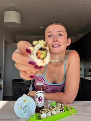 ad have @itsu cracked the meal deal code? 👀🐉🍣 look divas, I’ve had my beef with meal deals but the itsu dragon’rolls were burning a HOLE in my bag for life !! paired with a smoothie & itsu edamame beans and all part of the Tesco Premium meal deal. Consider me SOLD !! XX 💚💚💚💚