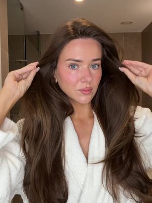 Sleek hair even on day 3. The new @L’Oréal Paris EverPure Iron Sleek routine has officially entered my hair routine. The heat-activated Iron Sleek Coat helps fight frizz + lock in your style for up to 7 days, even through humidity. Available now on Amazon 💗 #LOrealParisPartner #Everpure