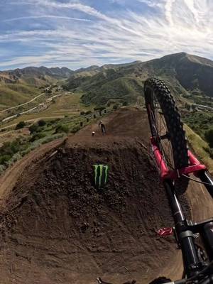 Heaviest top-to-bottom run we’ve seen 💨 @GoPro  #MonsterEnergy #MTB #Bike 