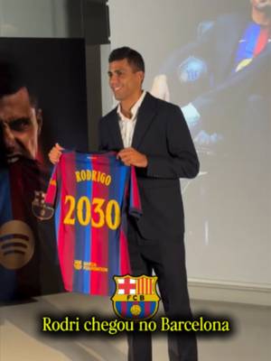 ELE CHEGOU! 🔵🔴🔥 Agora é oficial: Rodri é jogador do Barcelona! 📹: @victornavarro3 🚨 Domingo, você assiste Barcelona x Elche AO VIVO, COM IMAGENS E DE GRAÇA, aqui na CazéTV! #Original #cztv19 #Rodri #Barcelona #LaLigaNaCazéTV