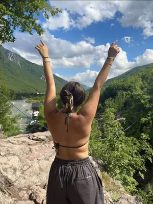 Solo travel motivation😱 Should I make this a series?🤔🤔 #solotravel #advice #motivation #backpacking #traveltips 