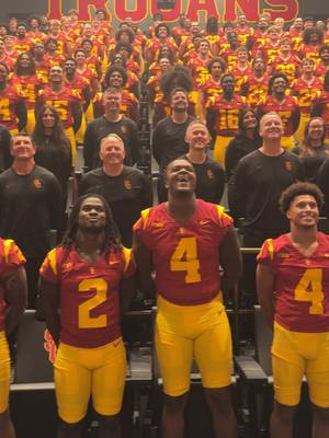 did you spot your favorite trojan⁉️✌️ #usc #CollegeFootball 
