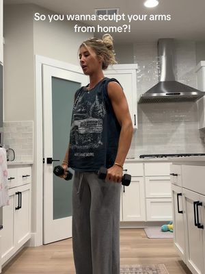 The best at home in your kitchen arm pump!! Grab 2 weights or water bottles and try this workout it’s so good & my triceps are on fire!! #homeworkout #armworkout #upperbodyworkouts #tonedarms #pilates   