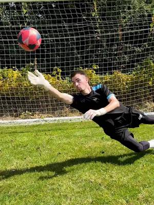 How many are you guilty of? 🤔 @RushGK  #goalkeepers #gk #redflags 