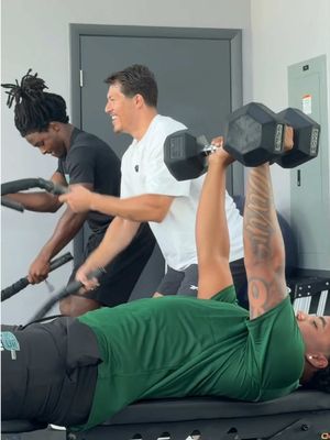 What happened when D1 athletes @MaliToney10 @darianmensah3 pulled up:⚡️