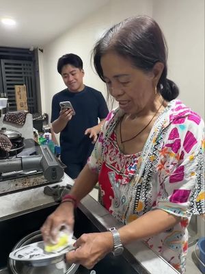 Ang bilis ng kamay ni Ganda buti na lang mabilis lang gamitin yung Joy swakto #theAguinaldos #JoySwakto #JoyPatakTriplePowerAttack #SmallBottleBigClean #ad 