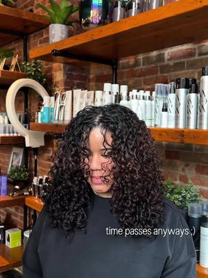 year 2 lets go🙂‍↕️🙂‍↕️🙂‍↕️ also link in bio to book😉 #curlyhair #curlystylist 