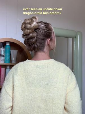 Arm workout= done #updohairstyle #bunhairstyle #dragonbraid #fallhair #heatlesshairstyles @Moroccanoil 