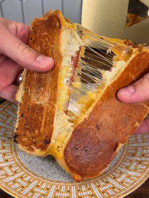 Hotdog grilled cheese 🧀 #satisfying #Recipe #tiktokfood