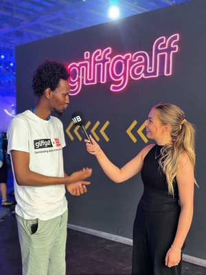 AD I spent the day at Formula E finding out more about the Better Futures Fund, a partnership between @giffgaff 📱 and Formula E supporting people facing barriers to employment with tools, skills, confidence and opportunities to help them move towards work. 💫  I also got to meet some of the Big Issue Recruit participants working at the event and hearing about what this opportunity means to them is what the partnership is all about! 🫶🏼 #giffgaff #BetterFuturesFund #FormulaE #BigIssue