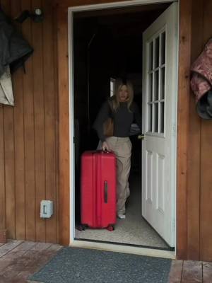 #GatoradePartner Heading to LA after the best few days at the cabin with family 🤍 Always so sad to leave after making so many good memories! Of course, I had my Gatorade Zero Mashups Powder with me for the drive. They have no added colors or artificial flavors and it’s so easy to throw in my bag for travel! I love that this one combines Lemon Lime + Orange in one! 💙 @Gatorade 