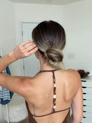 Easy Low Bun you’ll wear on repeat 🤍✨🌾 quick, easy, and heatless! All you need is a single hair tie! #hairtutorial #hairstyle #hairinspo #lowbun #messybun 