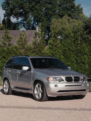 The 2000 BMW X5 by Ronnie Fieg. Presented in Titanium Silver Metallic, this 1-of-1 car has been fully rebuilt using original BMW components and designed through Fieg’s lens.  The Kith for BMW 2026 collection is available now at Kith shops, Kith.com and the Kith App. @BMW USA @bmw 