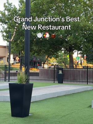 Great outdoor space with lawn games + a menu featuring chicken dishes from around the world. We did have to wait a bit to get our food, but everything was so good, it was worth the wait!✨🐔🍽️ #GrandJunction #ColoradoFood #WestSlope #ColoradoEats #KateOutdoors 