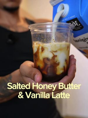 locked in on my coffee .. only right when you live in Seattle 💆🏽‍♂️ #coffeerecipe #honeybutterlatte #icedcoffee 