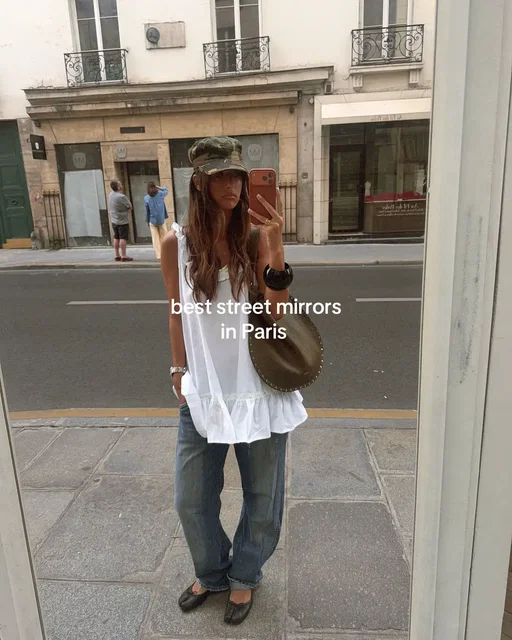 Mirror spots in Paris #paristravelguide #parisguide #mirrorselfie 