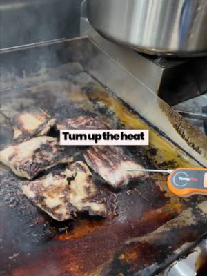 High heat, hot woks, and constant movement.  Cooking each batch quickly under high flame helps lock in flavor and keeps the ingredients moving fast. No complicated steps here, just straightforward daily cooking for the lunch crowd. Grab a fresh bowl for lunch today! 🍚 #bowlsofrice #bowlsofricepartner #houstonfood #westchase #wilcrest