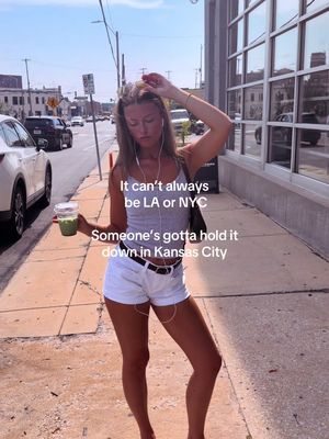 Calling all my KC baddies 🫶🏻 #kansascity #kc #postgrad #fitcheck #kcmo 