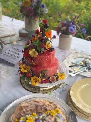 Sensational summer fruit salad but make it a cake! #watermelon #watermeloncake #fruitsalad #summercake #vegancake 