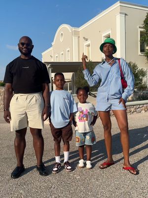 Bribed my way through this 😅 Let me know your favourite look 🥰 #vacationstyle #familyoutfit #vacationoutfits 