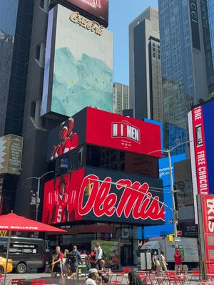 H6I5MEN x NYC 🗽 Look for Trinidad and Kewan in Times Square!  #HottyToddy