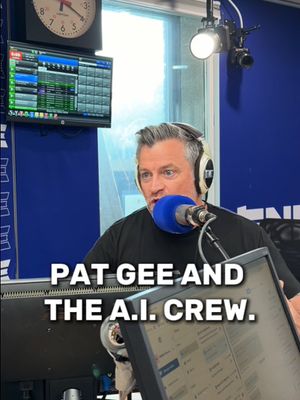 Première journée au Midi Show de faite! 🎙️ On a vraiment eu du fun! Pour l’occasion, je vous laisse avec ma toune du moment : Rentrée scolaire de Pat Gee and the A.I. Crew. 😂 On remet ça demain dès 11h30 au Midi Show à ÉNERGIE! 🤘