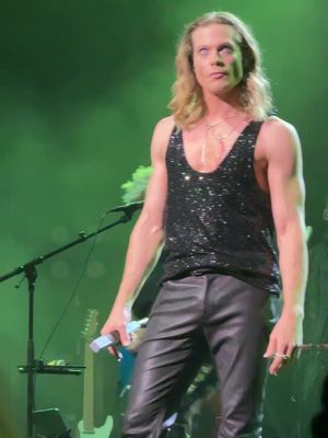 Full performance! Name the song 🎵  Sam Reid performs live in NYC at the one night exclusive VIP season premiere of Interview with the Vampire - The Vampire Lestat #lestatdelioncourt #lestat #thevampirelestat #iwtv #interviewwiththevampire 