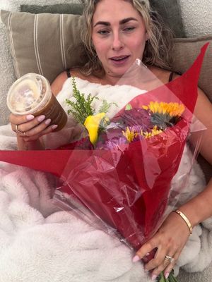 Surprises with the best 😁 @Chomps Original Beef Sticks are now available at @Starbucks locations nationwide   #ChompsPartner